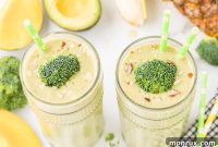 13 Nutritionist-Approved Smoothies to Combat Bloating