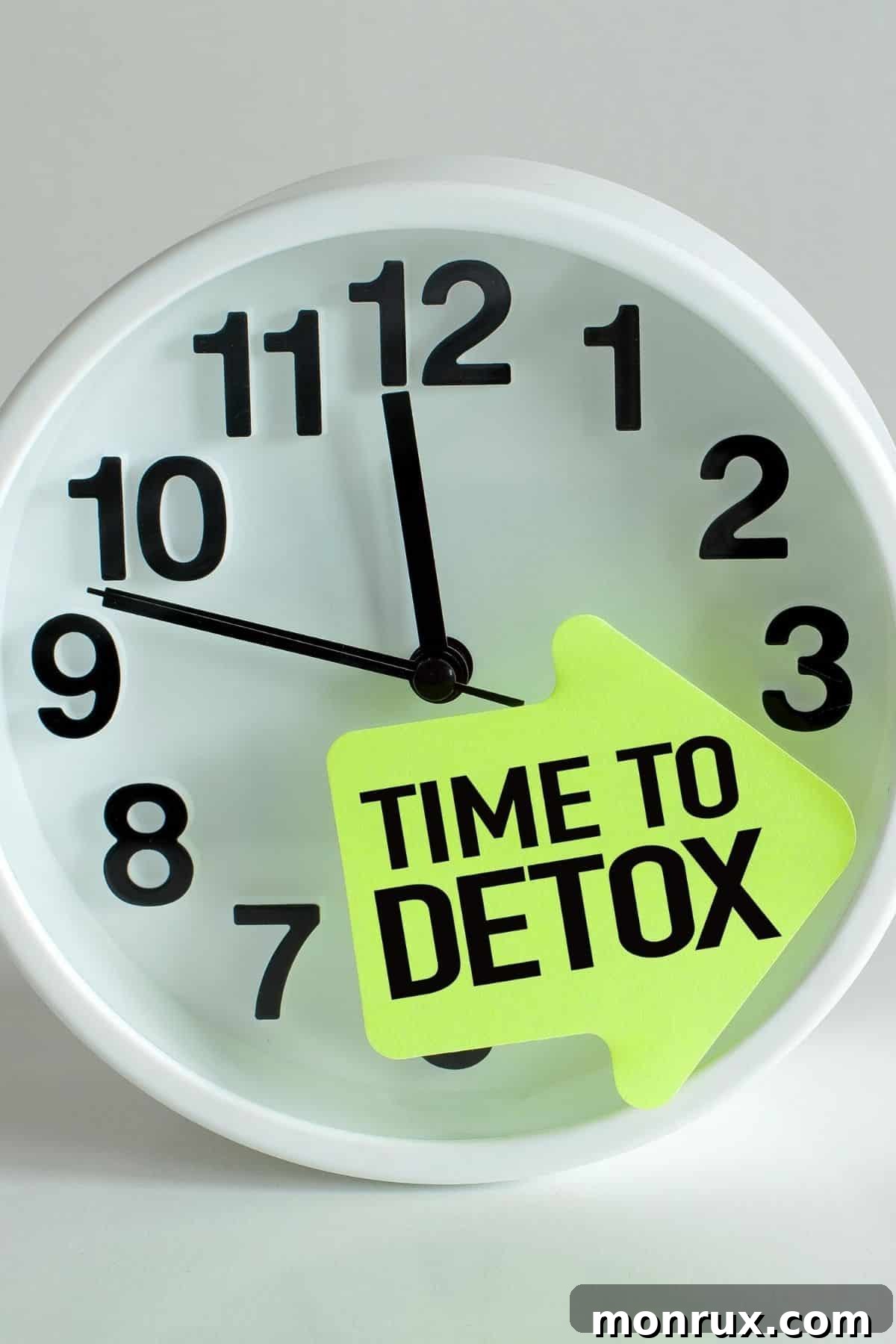 A clock with a sticky note indicating 'Time to Detox,' symbolizing the urgency and importance of starting a sugar detox journey for better health.