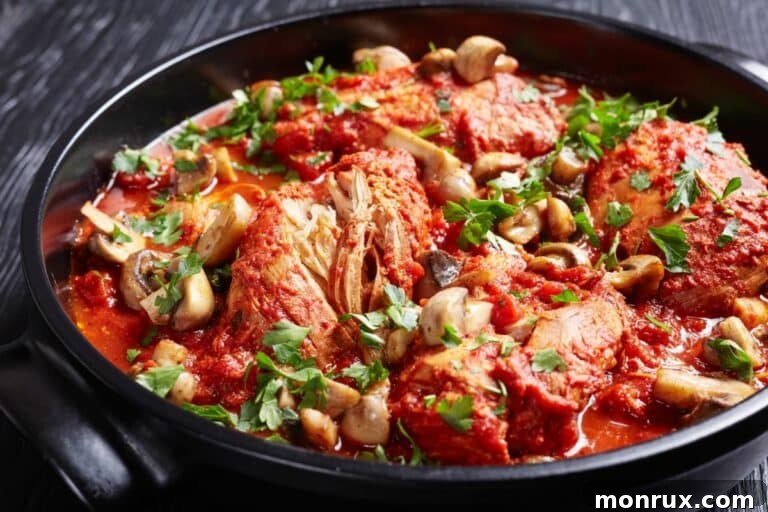 keto chicken cacciatore in pan.