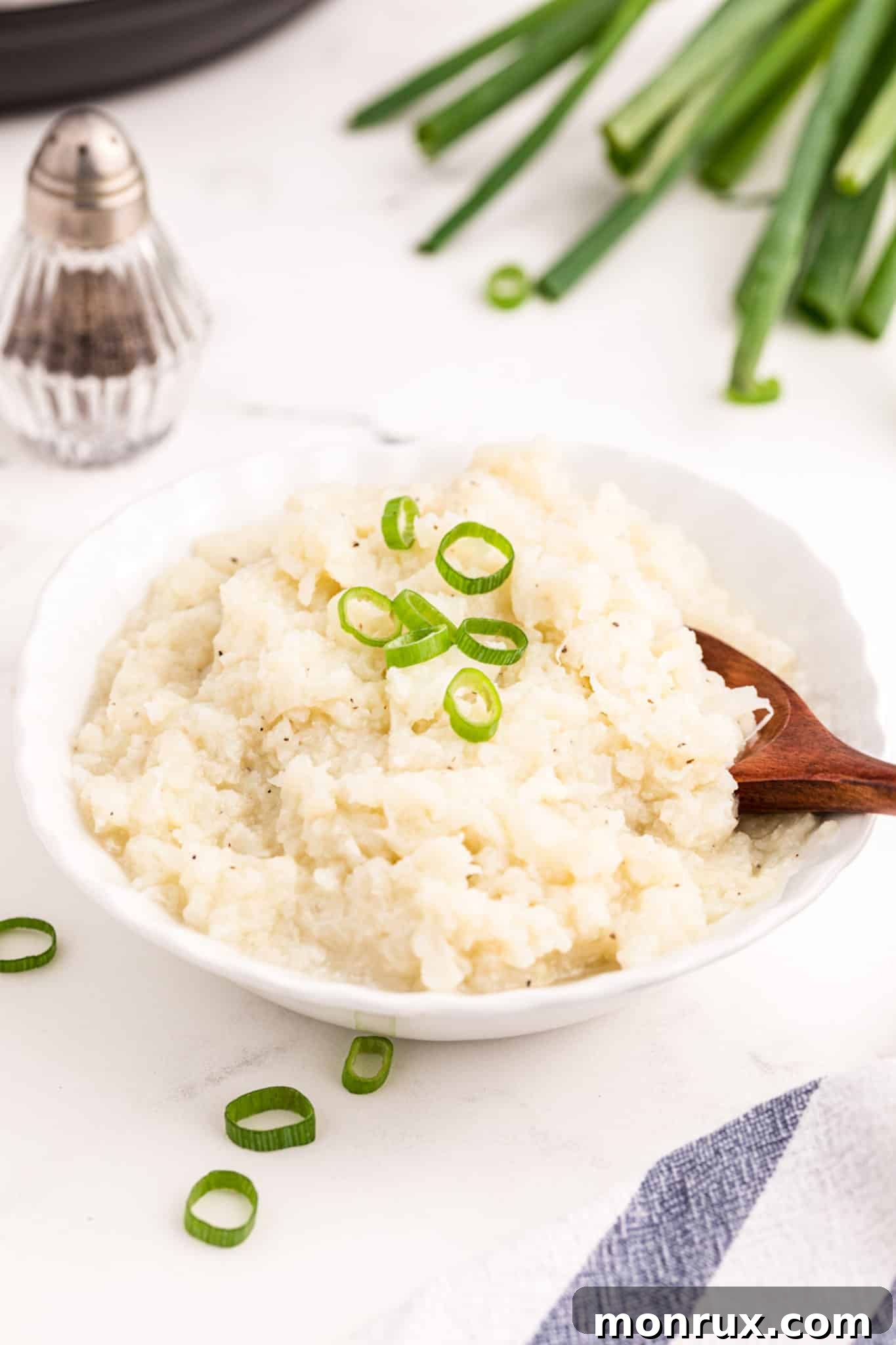 A beautifully presented bowl of creamy Instant Pot Cauliflower Mash, garnished with fresh herbs, ready to be enjoyed.