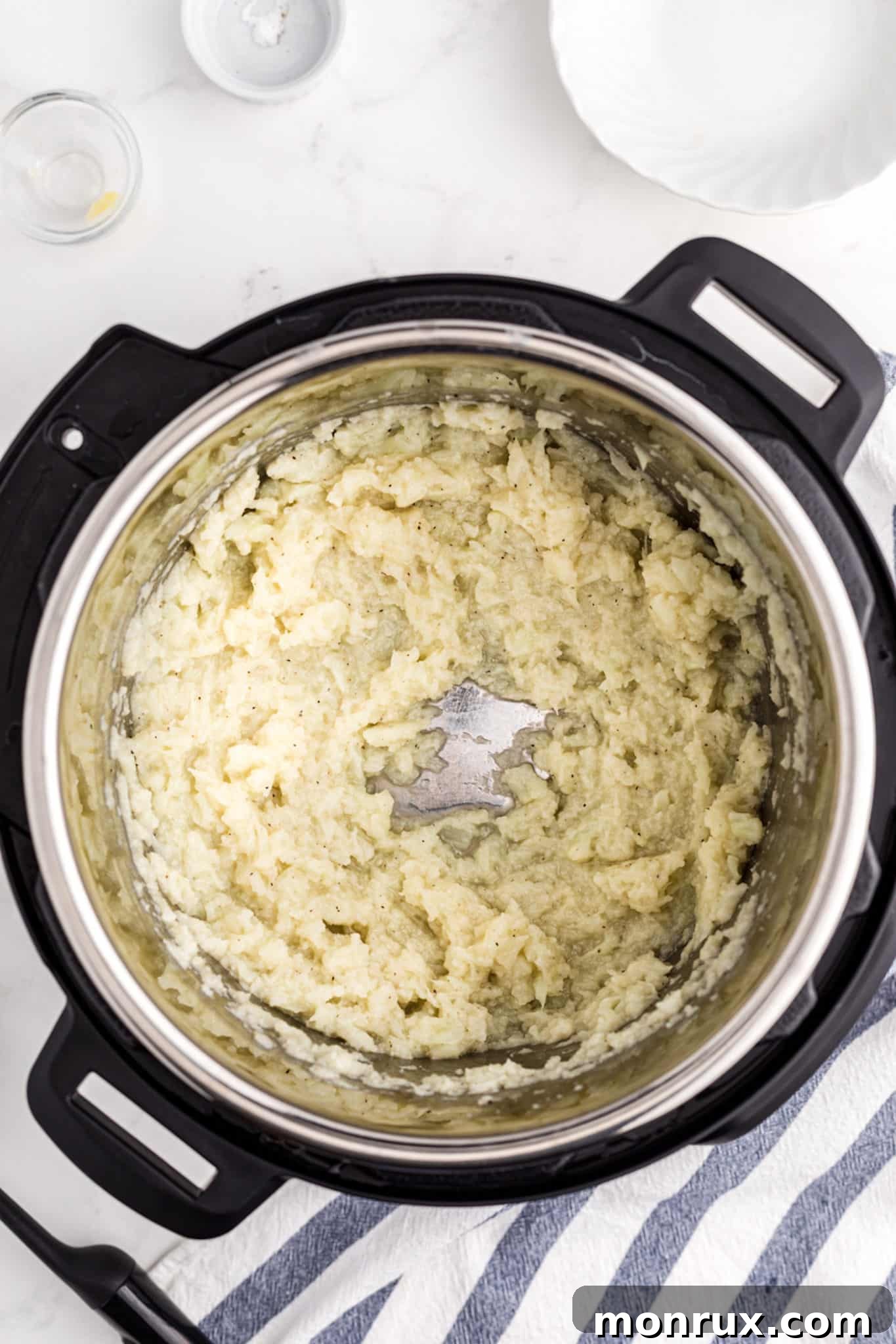 Cooked, mashed cauliflower inside an Instant Pot pressure cooker, ready to be served.