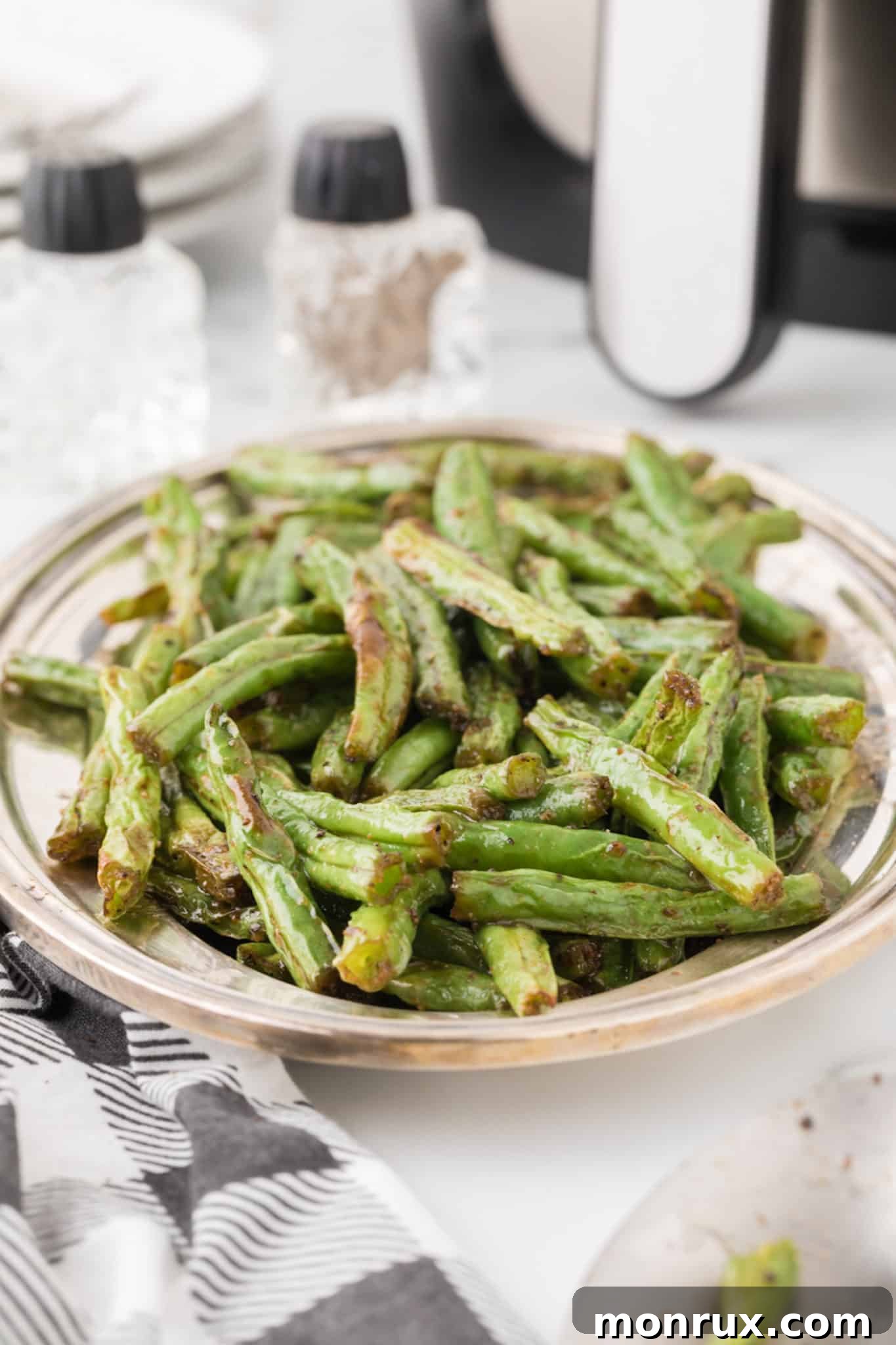 bowl of crispy air fryer green beans.