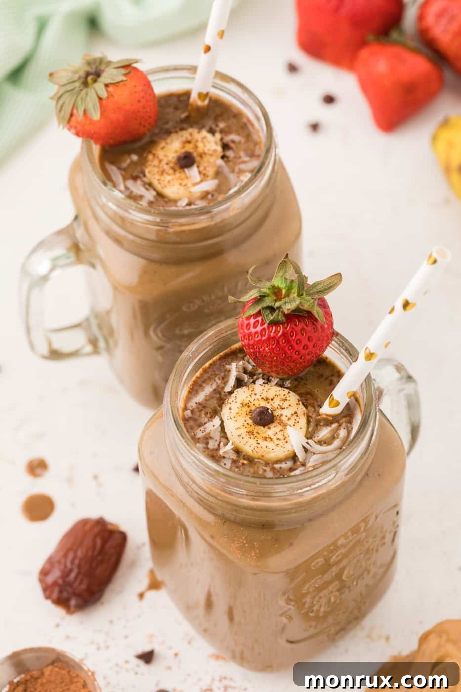 chocolate weight gain 1,000 calorie smoothie served in two jars.