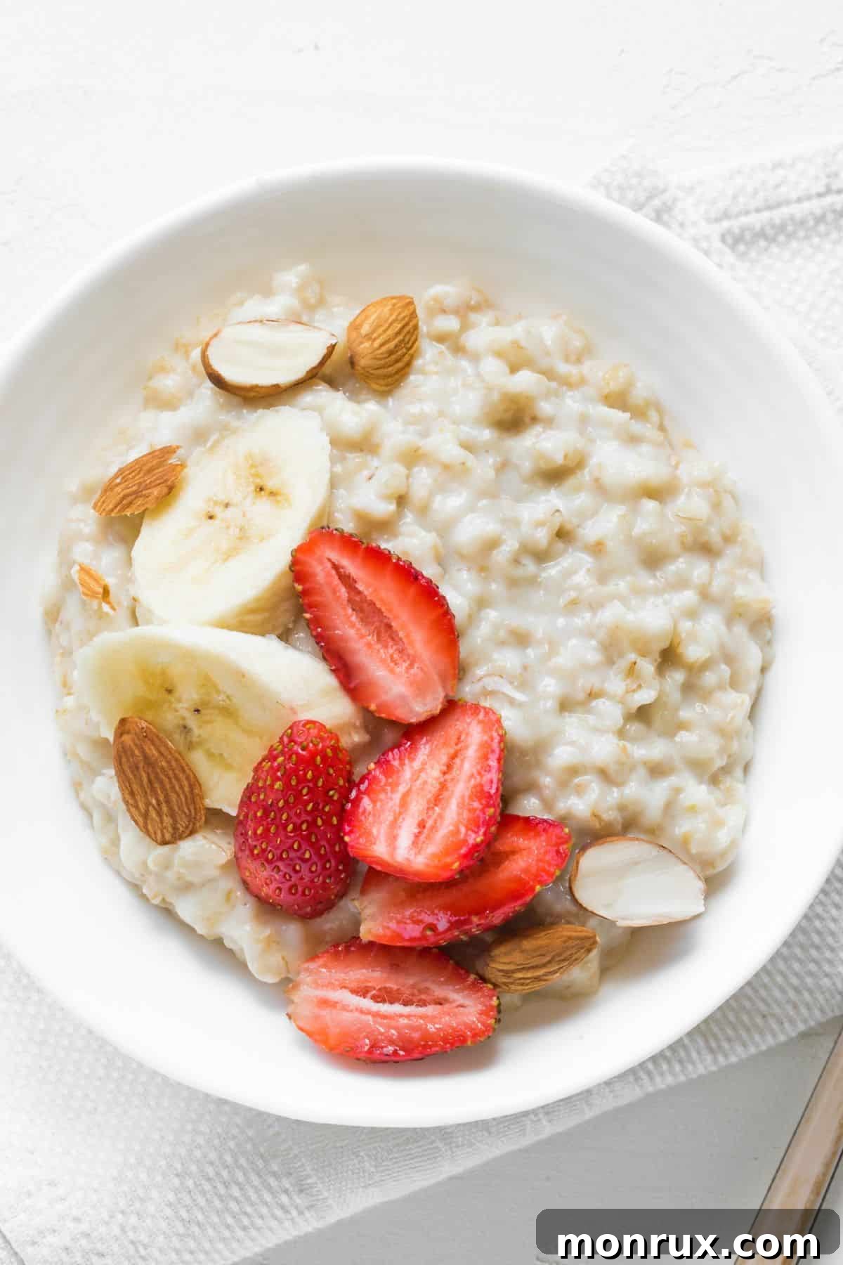 A vibrant bowl of oatmeal adorned with fresh bananas and strawberries, highlighting a healthy and delicious breakfast option.
