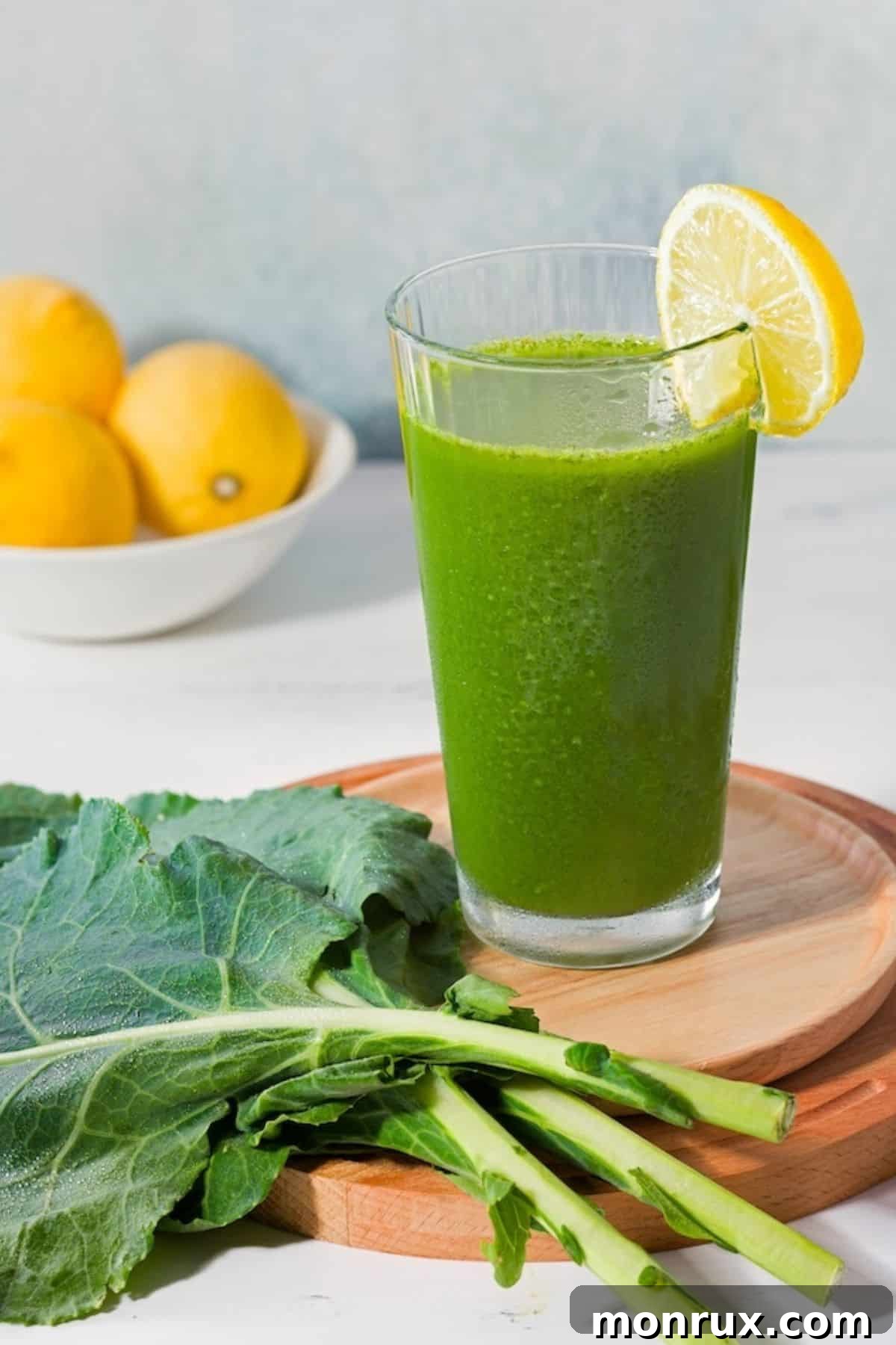 Freshly prepared collard green juice, garnished with a slice of lemon, ready to be enjoyed.